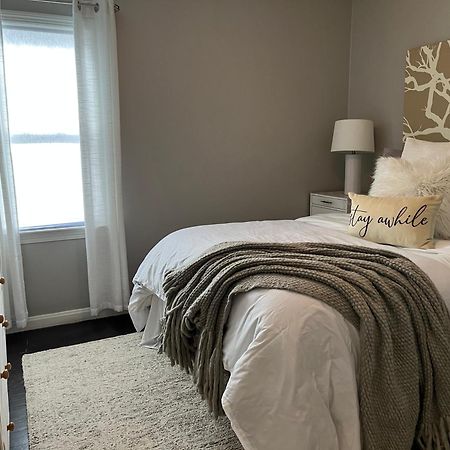 Cozy, 1St Floor Apartment 2Bdrms Plus Semi Private Room With Futon Pets With Fee Family Friendly Close To Everything Кливленд Экстерьер фото